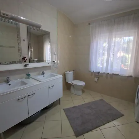 Family Oaza In * Пула